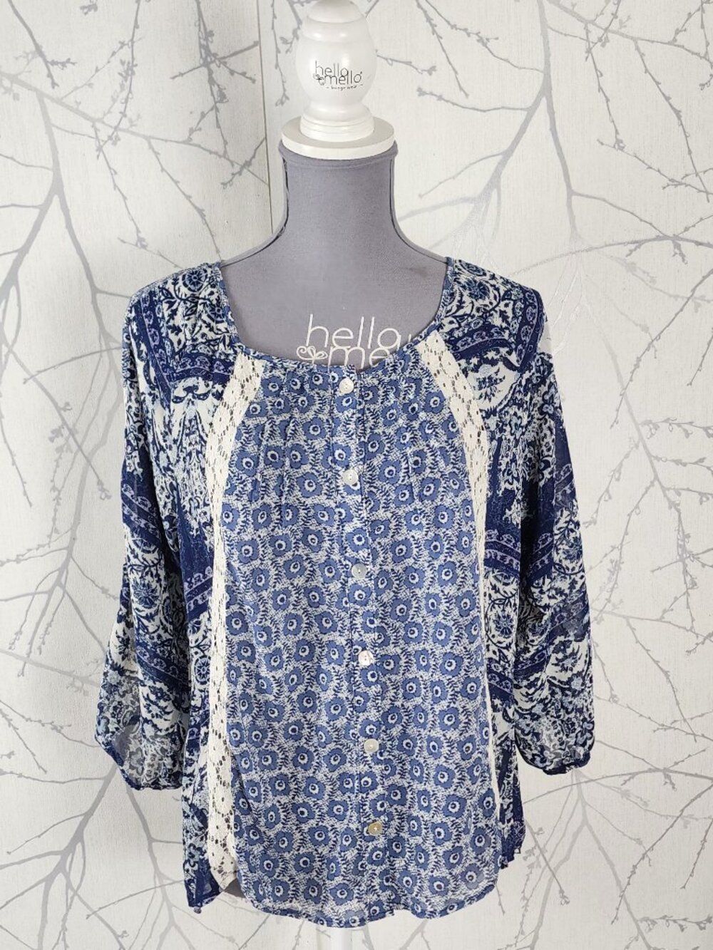 Figueroa & Flower Blue Floral Lace Trim Button Front Blouse